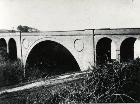 Photograph of the central span and two adjoining smaller spans of Hawthorn Viaduct; the photograph is taken from the right looking at the viaduct from the side