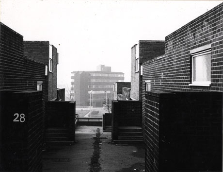 Photograph of the same view as in pete0011, showing Ridgemont House from Brandlings Court